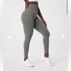 Medium Khaki Green NVGTN seamless leggings